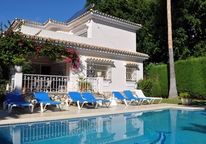 Luxury Spacious Villa with Private pool for 6 in Elviria, Marbella, with WiFi