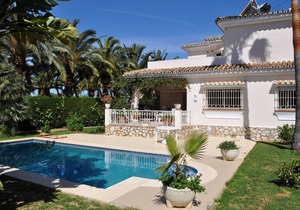 Luxury Spacious Villa with Private pool for 6 in Elviria, Marbella, with WiFi