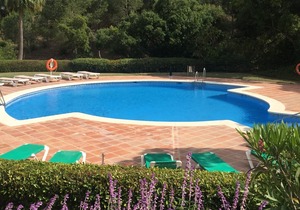 Magnificent apartment with sea views in the luxurious Elviria Hills