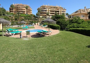 Magnificent apartment with sea views in the luxurious Elviria Hills