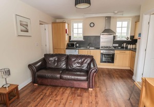 NO. 3 LOW HALL COTTAGES, pet friendly, with a garden in Scalby