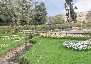 NO. 3 LOW HALL COTTAGES, pet friendly, with a garden in Scalby