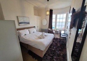 Sea View flat 2 with Fast WiFi and FREE parking