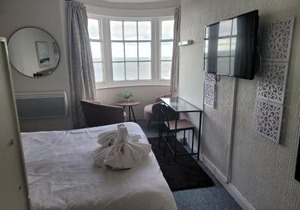 Sea View flat 4 fast WIFI & FREE parking