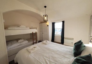 Sea view Penthouse flat 6 with fast WiFi and Free PARKING