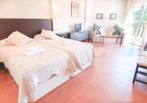 Skol 329 – Spacious Beachfront Studio with Sea Views