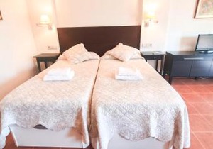 Skol 329 – Spacious Beachfront Studio with Sea Views