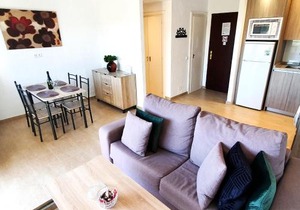 Skol 427 Spacious 1 Bedroom Apartment with Sea Views