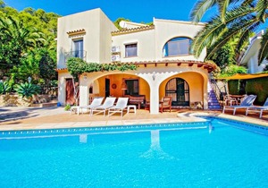 Sola - pretty holiday property with garden and private pool in Benissa