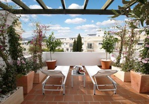 Spacious 2 Bed Duplex in Aloha Gardens close to Puerto Banus