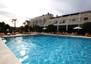 Spacious 2 Bed Duplex in Aloha Gardens close to Puerto Banus