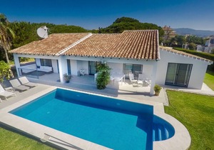 Spacious Family Villa with Pool & Sunny Garden