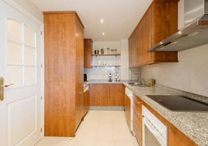 Stylish 3 bedroom flat with sea views in Elviria Marbella