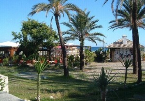 Well located Urbanization, walking distance to Beach, Puerto Banus & Amenities.