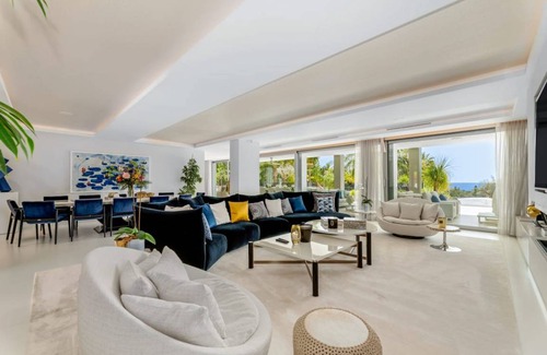 Marbella Villa | 1100 m² Villa ∙ 8 bedrooms ∙ 16 guests