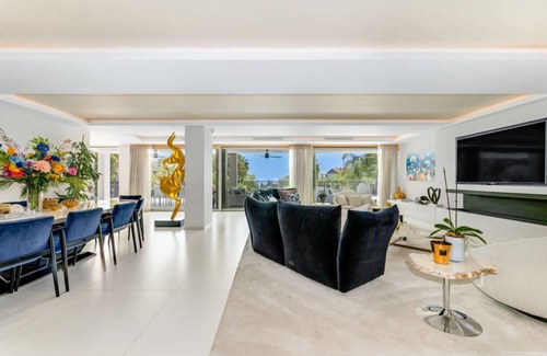 Marbella Villa | 1100 m² Villa ∙ 8 bedrooms ∙ 16 guests