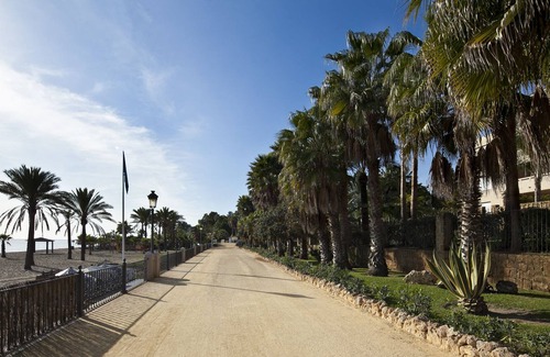 Golden Mile Apartment | 2 bedroom apartment for rent at Las Canas Beach, Marbella golden Mile
