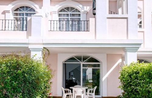 Marbella House | 2 Bedroom Townhouse in Stunning Aloha Gardens 21