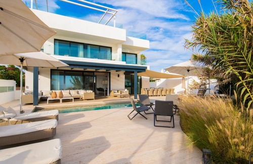 Urbanizacion Costabella Villa | 250 m² Villa ∙ 6 bedrooms ∙ 12 guests