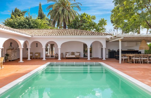 Urbanizacion Hacienda las Chapas Villa | 265 m² Villa ∙ 3 bedrooms ∙ 6 guests