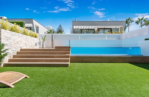 Puerto Banus House | 280 m² House ∙ 5 bedrooms ∙ 10 guests