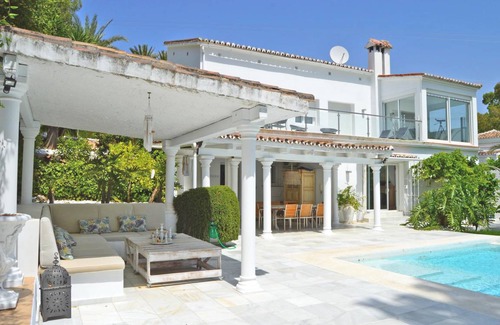 Nueva Andalucia Villa | 300 m² Villa ∙ 5 bedrooms ∙ 10 guests