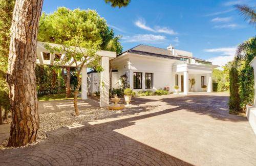 Urbanizacion Hacienda las Chapas Villa | 310 m² Villa ∙ 4 bedrooms ∙ 9 guests