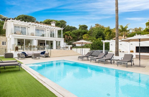 Nueva Andalucia Villa | 319 m² Villa ∙ 5 bedrooms ∙ 10 guests