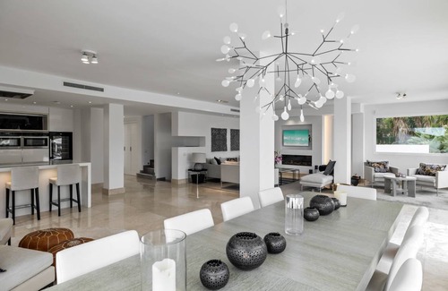 Nueva Andalucia Villa | 319 m² Villa ∙ 5 bedrooms ∙ 10 guests