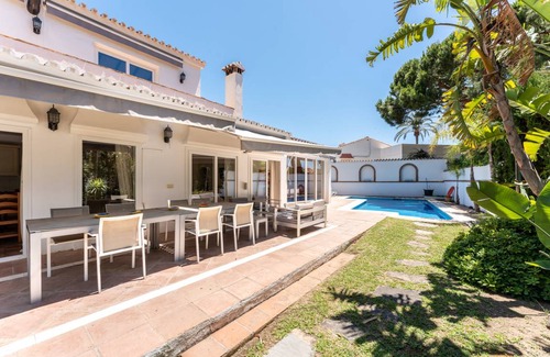 Urbanizacion Marbessa Villa | 350 m² Villa ∙ 5 bedrooms ∙ 11 guests