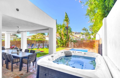 Golden Mile Villa | 350 m² Villa ∙ 7 bedrooms ∙ 15 guests