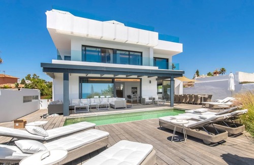 Urbanizacion Costabella Villa | 382 m² Villa ∙ 6 bedrooms ∙ 12 guests