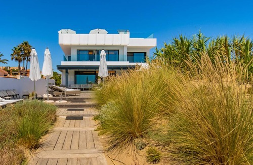 Urbanizacion Costabella Villa | 382 m² Villa ∙ 6 bedrooms ∙ 12 guests