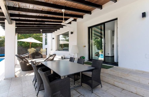 Nueva Andalucia Villa | 390 m² Villa ∙ 5 bedrooms ∙ 12 guests