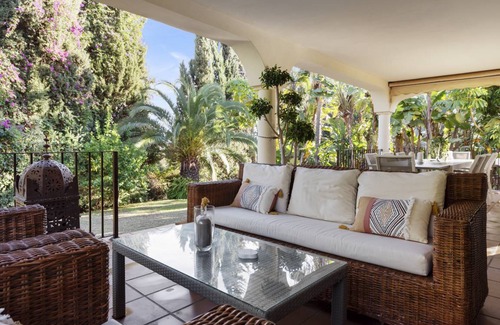 Marbella Villa | 400 m² Villa ∙ 6 bedrooms ∙ 12 guests