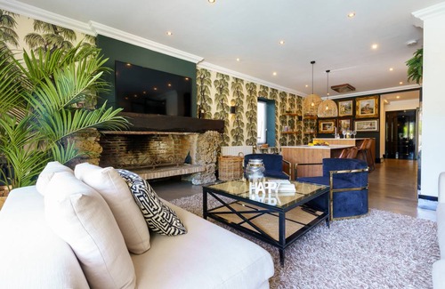 Urbanizacion Marbessa Villa | 433 m² Villa ∙ 5 bedrooms ∙ 10 guests