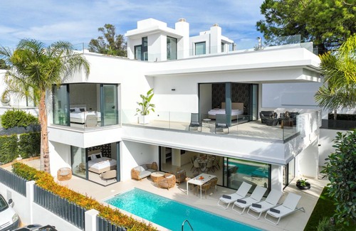 Golden Mile Villa | 434 m² Villa ∙ 4 bedrooms ∙ 10 guests