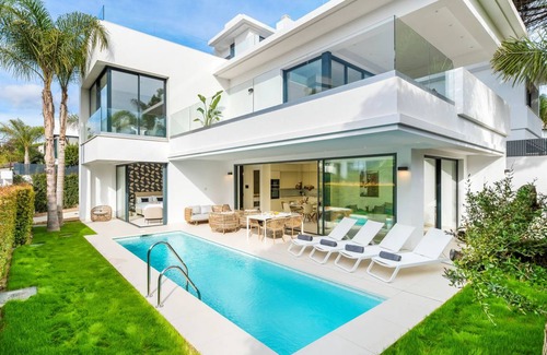 Golden Mile Villa | 434 m² Villa ∙ 4 bedrooms ∙ 10 guests