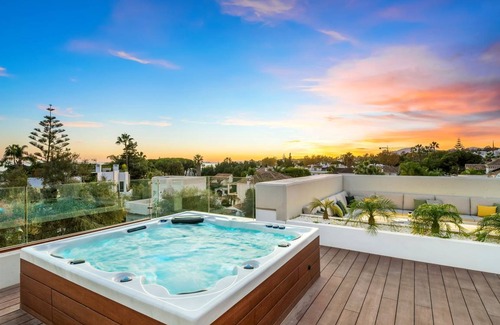 Golden Mile Villa | 447 m² Villa ∙ 4 bedrooms ∙ 8 guests