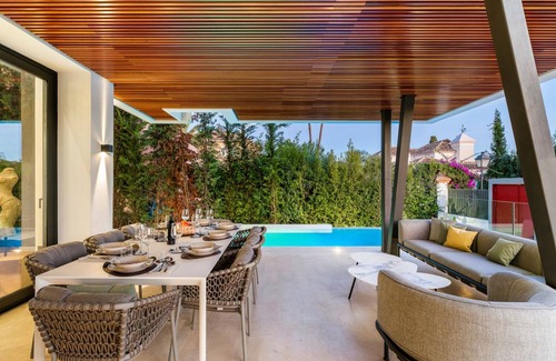 Golden Mile Villa | 447 m² Villa ∙ 4 bedrooms ∙ 8 guests