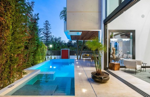 Golden Mile Villa | 447 m² Villa ∙ 4 bedrooms ∙ 8 guests