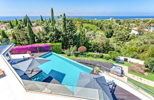 Urbanizacion Hacienda las Chapas Villa | 750 m² Villa ∙ 6 bedrooms ∙ 14 guests
