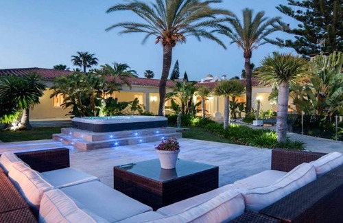 Elviria Villa | 925 m² Villa ∙ 8 bedrooms ∙ 15 guests