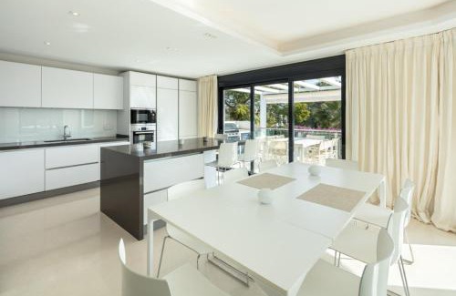 Puerto Banus Villa | All About Villa Breeze