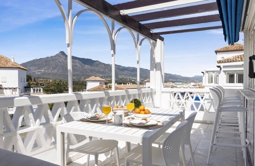 Puerto Banus Apartment | Apartment in Playas del Duque for 2 people| Casa Sevilla 604