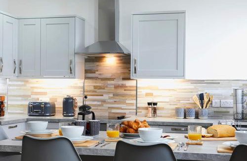 Scarborough Apartment | Bay View - Amazing Location With Sea Views!
