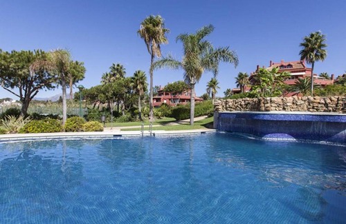 Marbella Apartment | Beach apartment in Elviria Marbella, great location with the beach on your door step