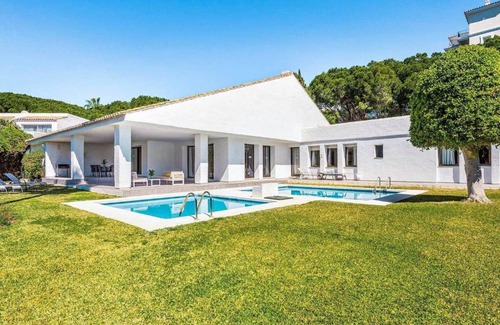 Puerto Banus Villa | Beachside Vacation Home With Private Pool For 10 People! "11"