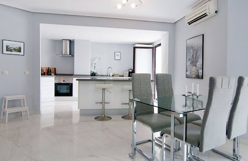 Nueva Andalucia Apartment | Beautiful apartment for 4 people with WIFI, A/C, pool, TV and terrace
