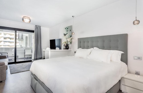Puerto Banus Apartment | by RIVA - Outstanding, Contemporary Studio in Puerto Banus Gardens